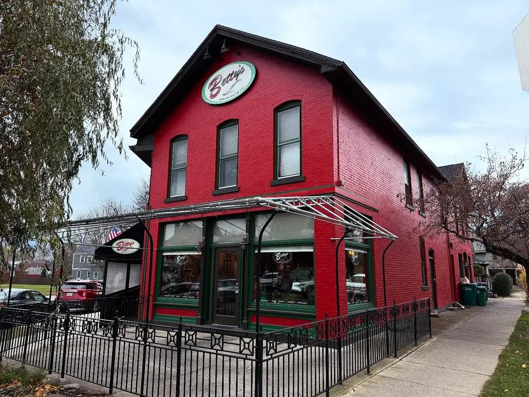 Betty's restaurant in Buffalo - photo 5