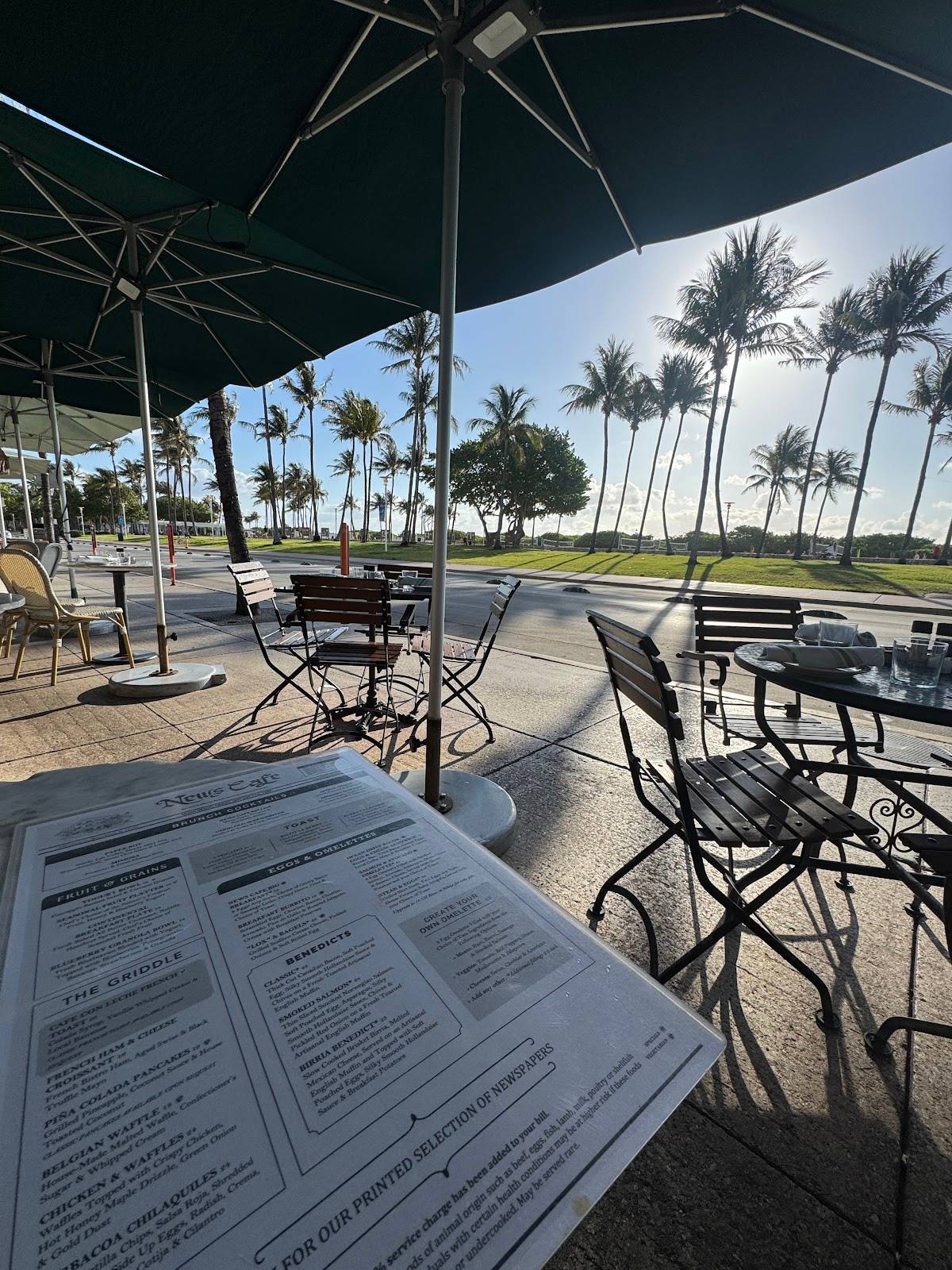 News Cafe restaurant in Miami Beach - photo 2