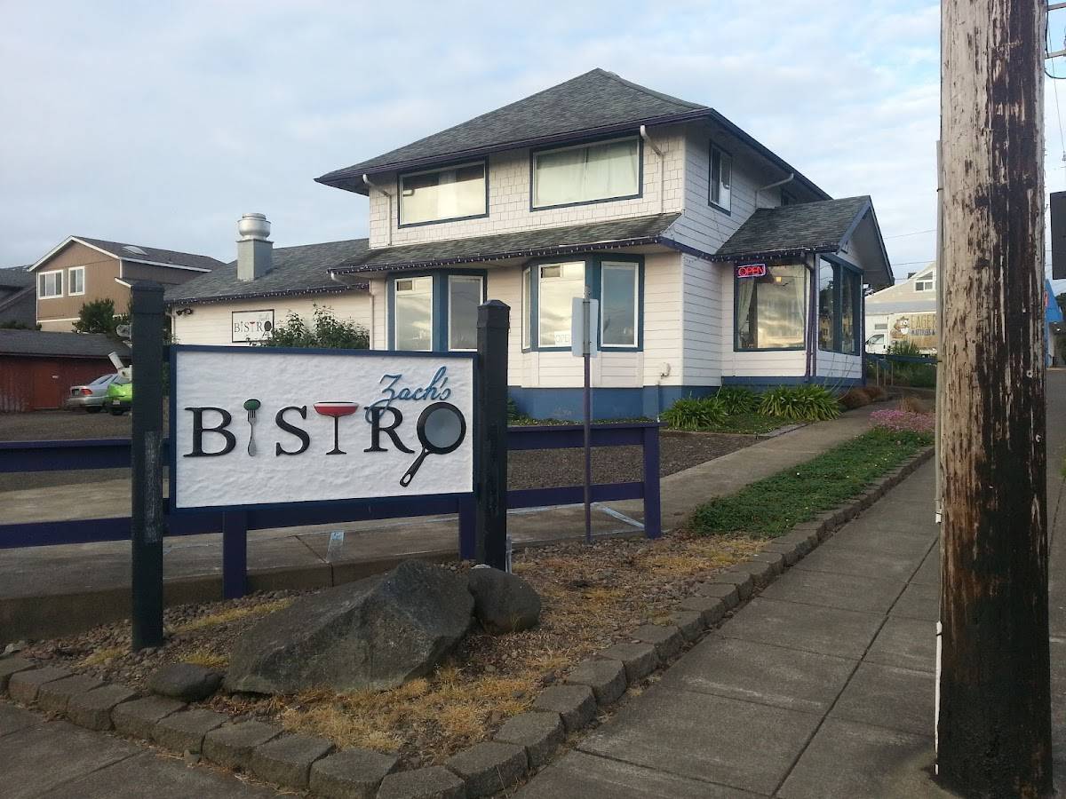 Zach's Bistro restaurant in Newport - photo 4