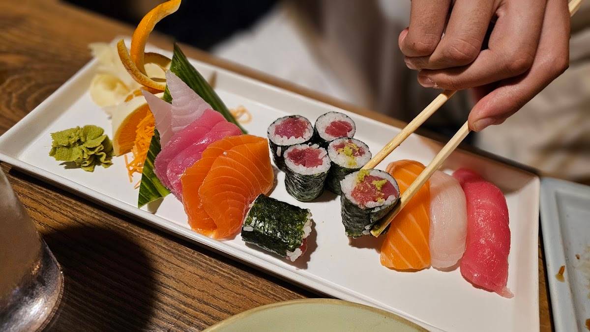 FUJI HANA JAPANESE & THAI CORNER restaurant in Aventura - photo 2