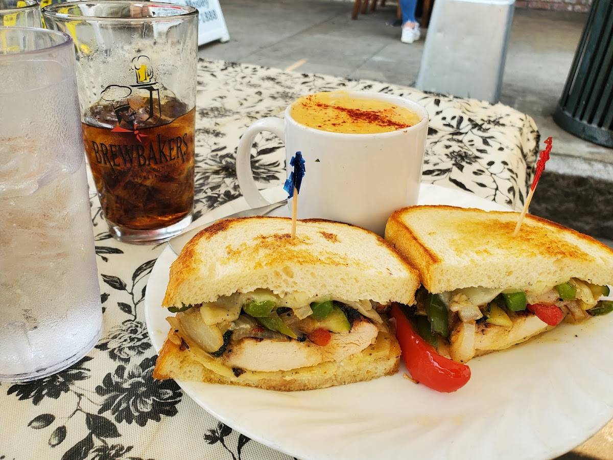 Brewbakers Brewing Co restaurant in Visalia - photo 2