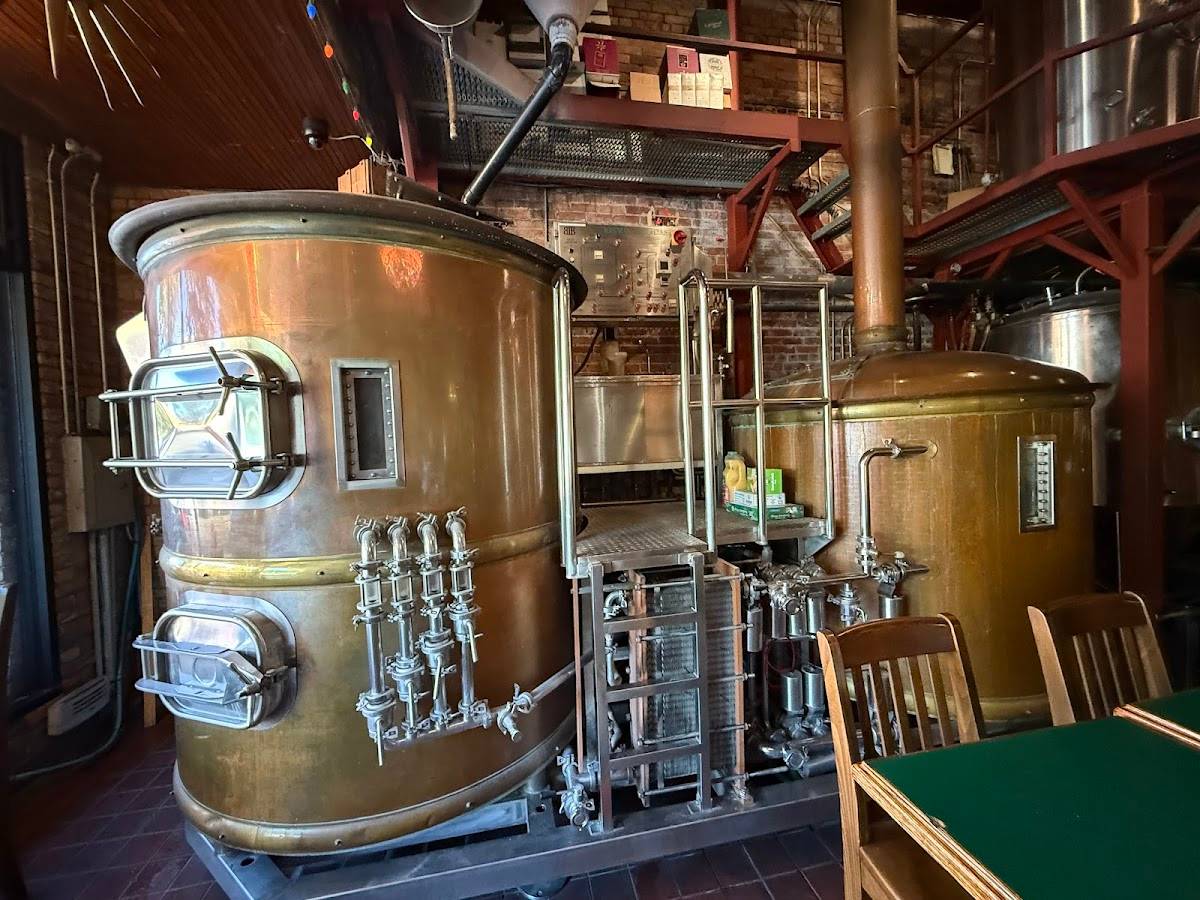 Brewbakers Brewing Co restaurant in Visalia - photo 4