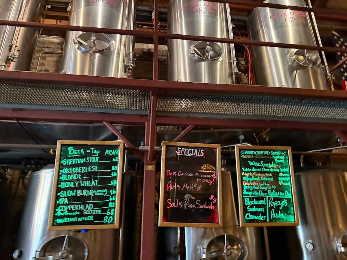Brewbakers Brewing Co restaurant in Visalia - photo 5