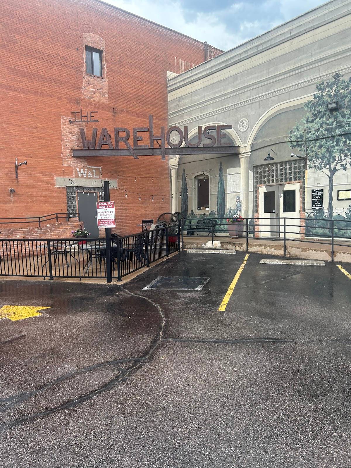 Warehouse Restaurant & Gallery restaurant in Colorado Springs - photo 4
