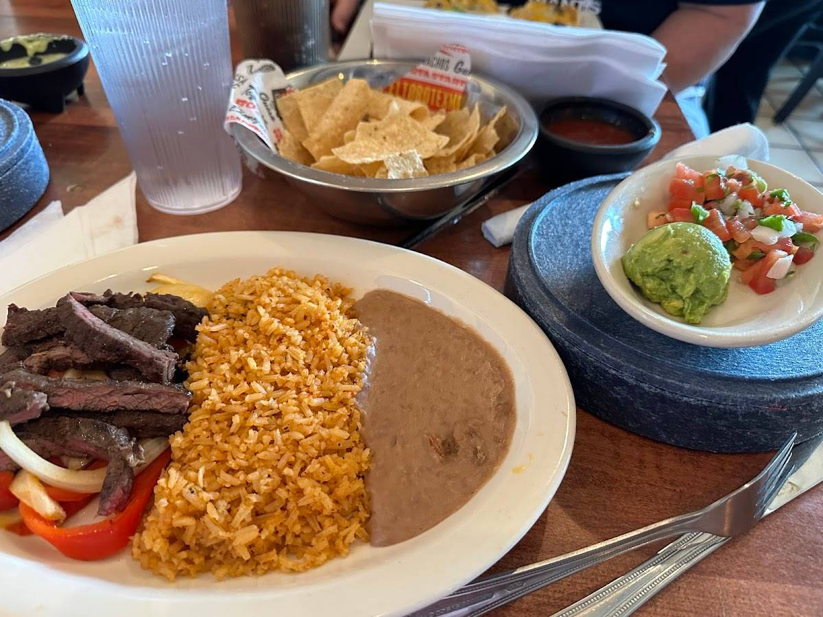 El Toro Mexican Restaurant - Decker restaurant in Baytown - photo 4