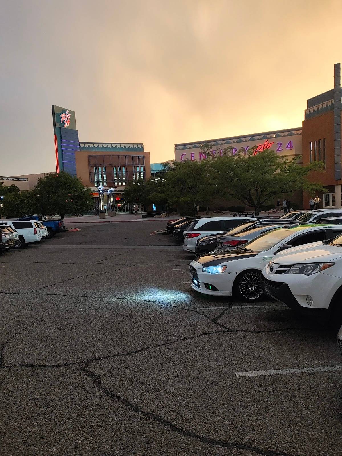 Cinemark Century Rio Plex 24 and XD restaurant in Albuquerque - photo 4
