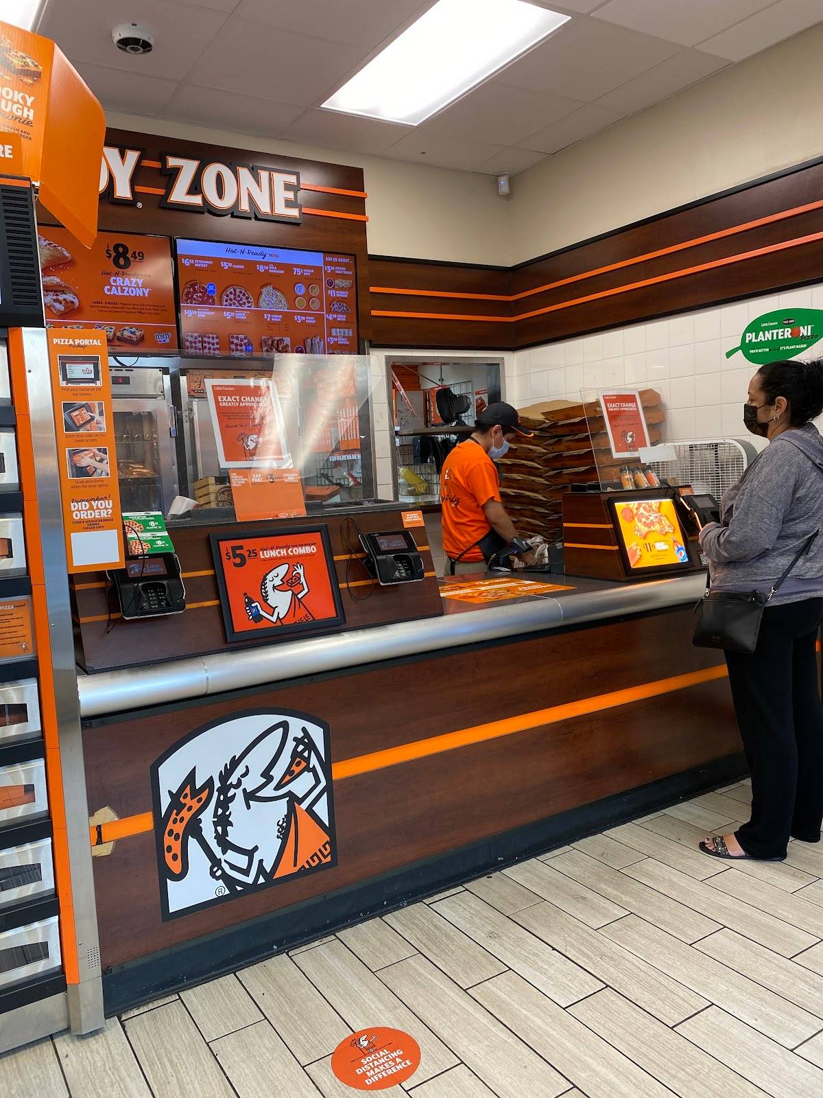 Little Caesars Pizza restaurant in Anaheim - photo 5