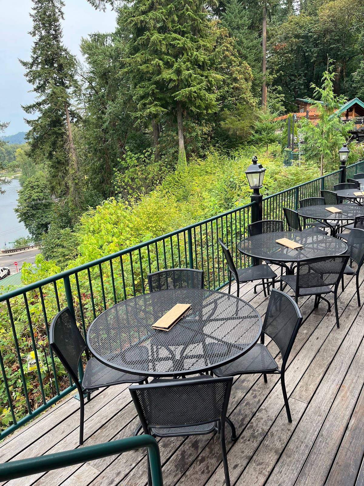 Stone Cliff Inn restaurant in Oregon City - photo 4