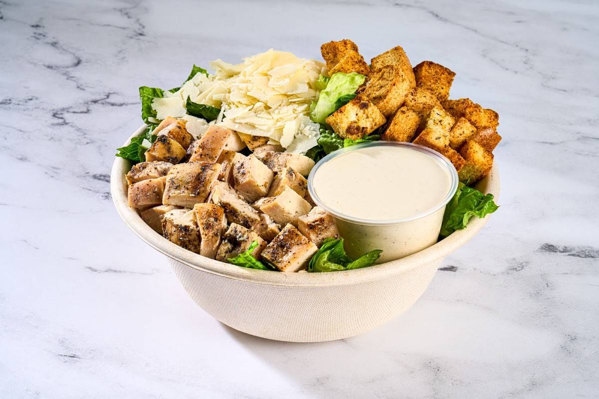 Simply Salad restaurant in Los Angeles - photo 2