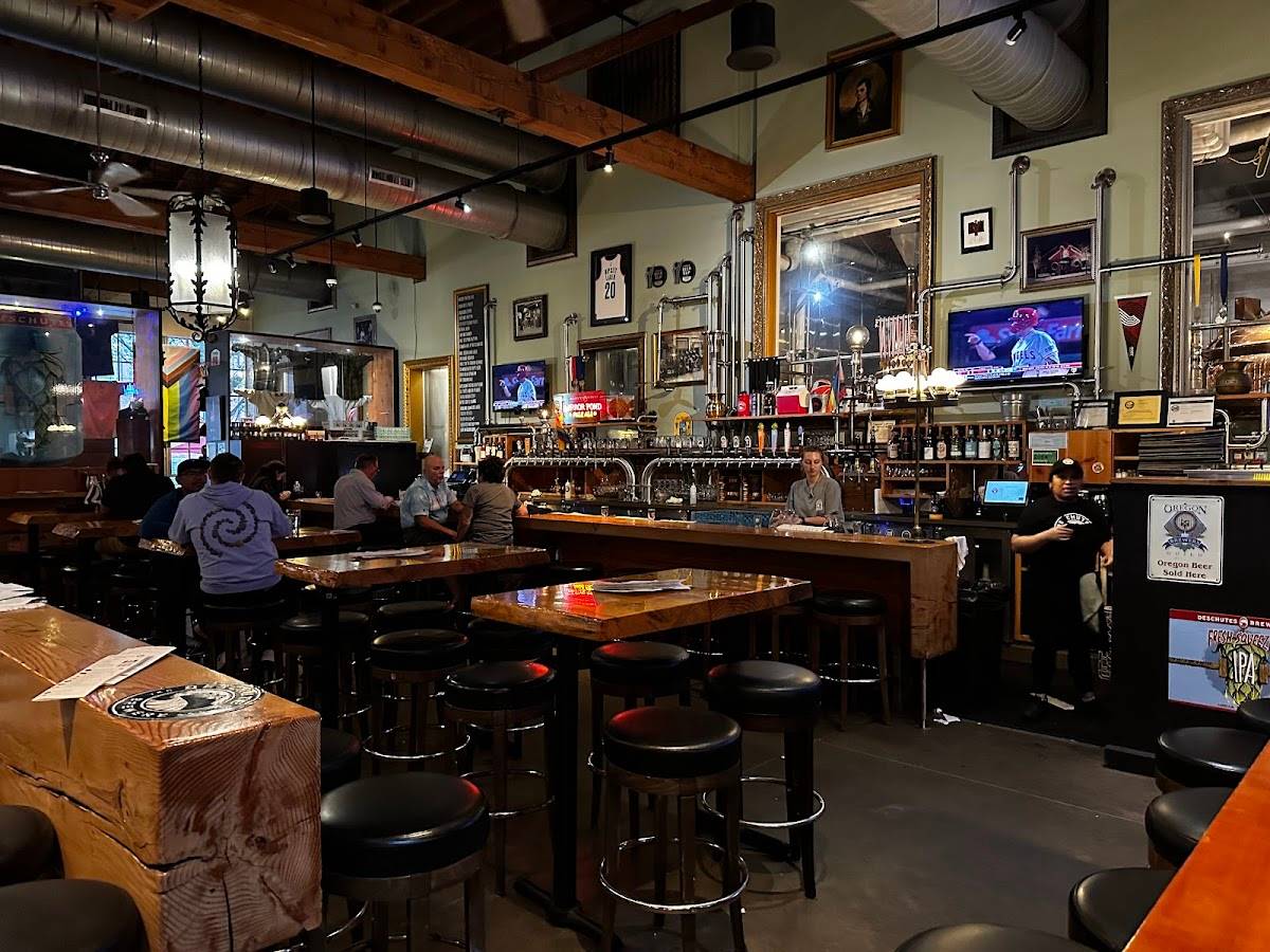 Deschutes Brewery Portland Public House restaurant in Portland - photo 2