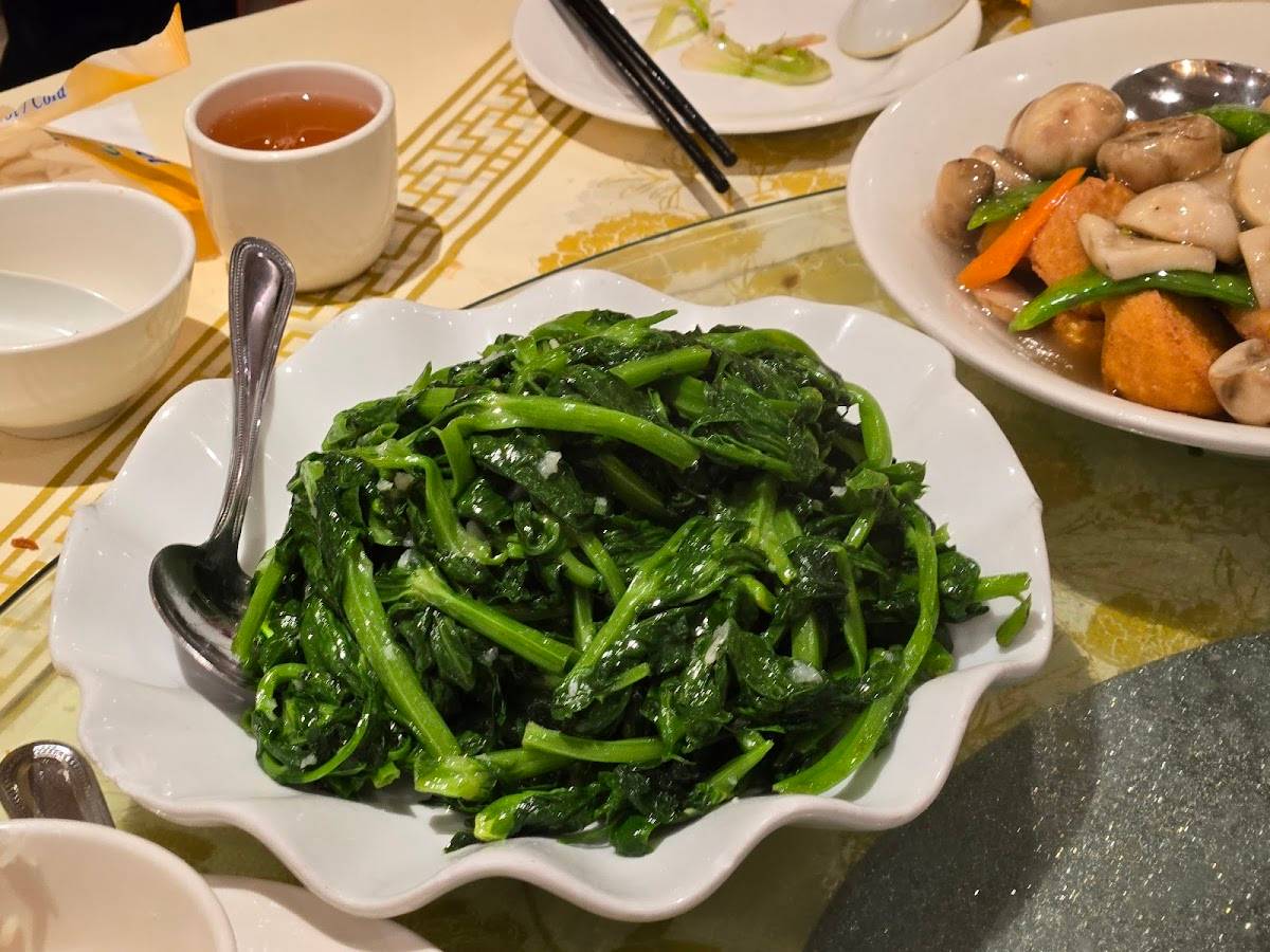 Wu's Wonton King - Photo 7