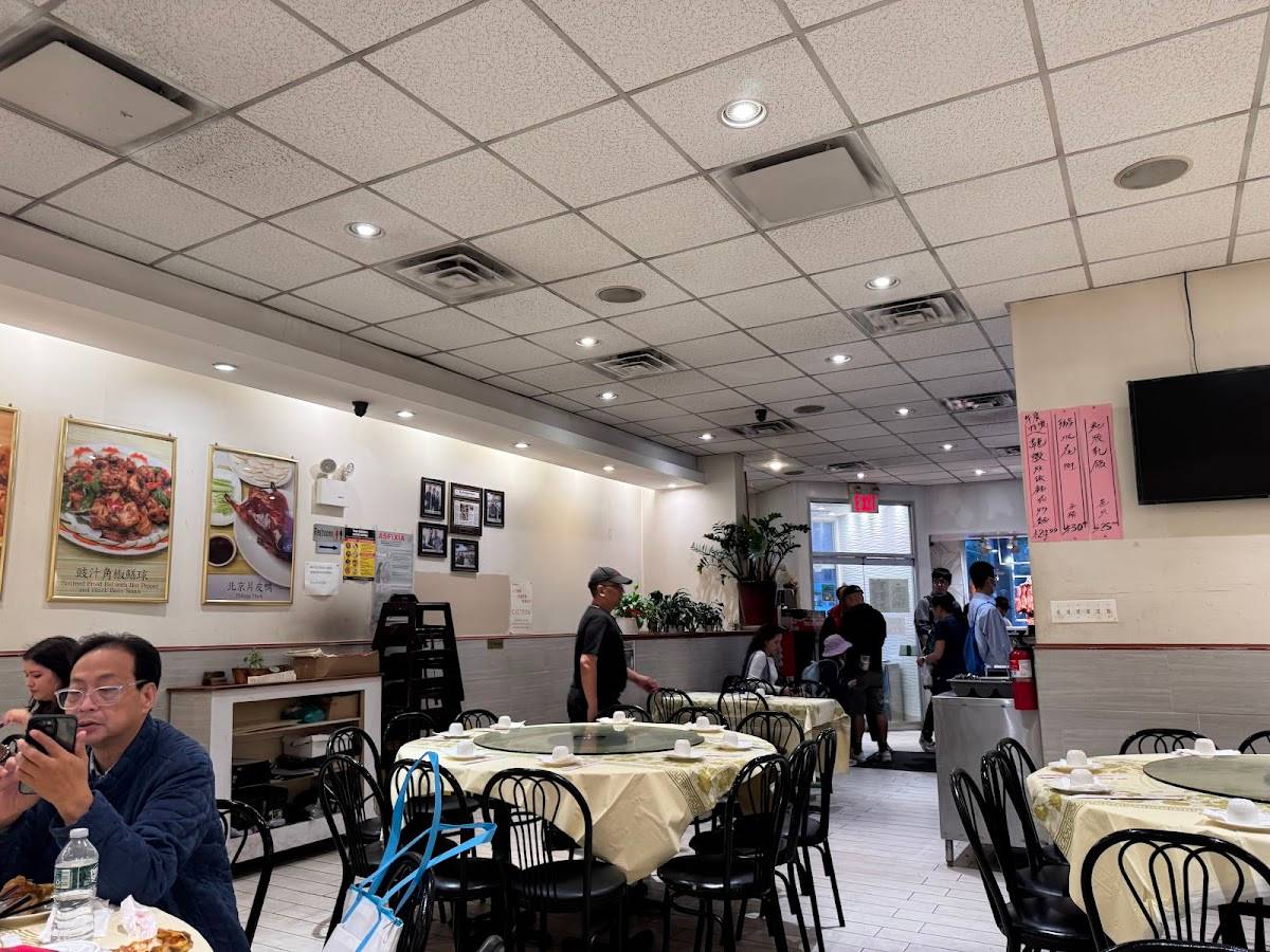 Wu's Wonton King - Photo 8