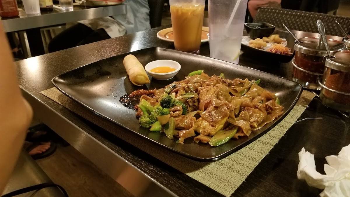 Tree House Thai restaurant in Culver City - photo 2