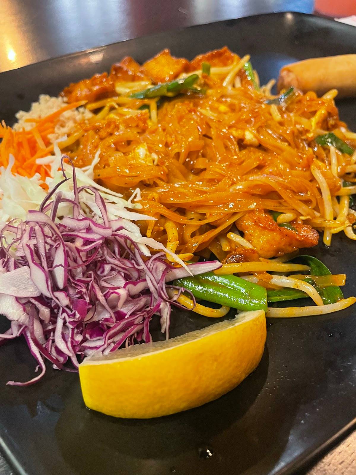 Tree House Thai restaurant in Culver City - photo 4