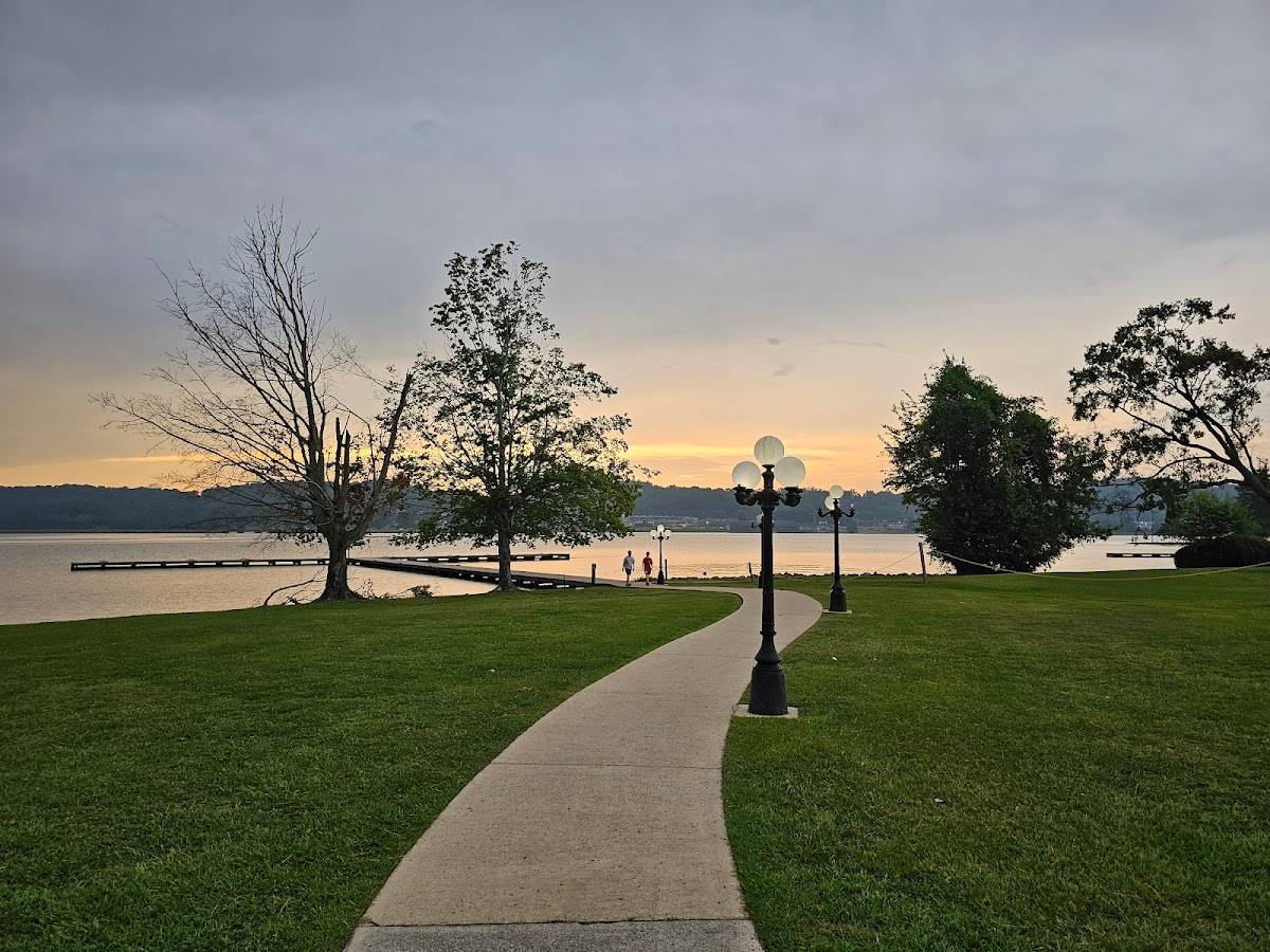 Top O' The River restaurant in Guntersville - photo 3