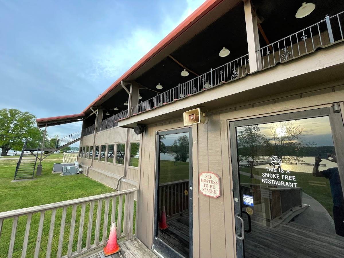 Top O' The River restaurant in Guntersville - photo 5