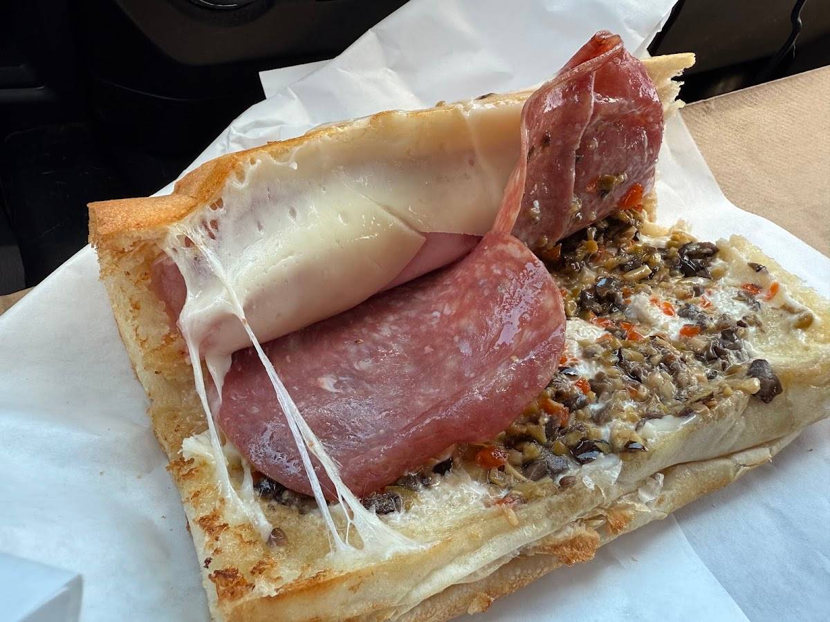 Dixie Deli restaurant in Houston - photo 3