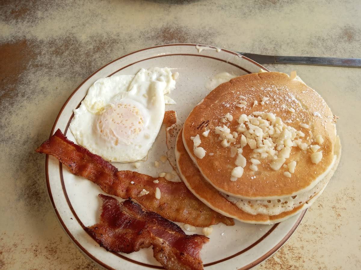 Ken's House of Pancakes restaurant in Hilo - photo 4