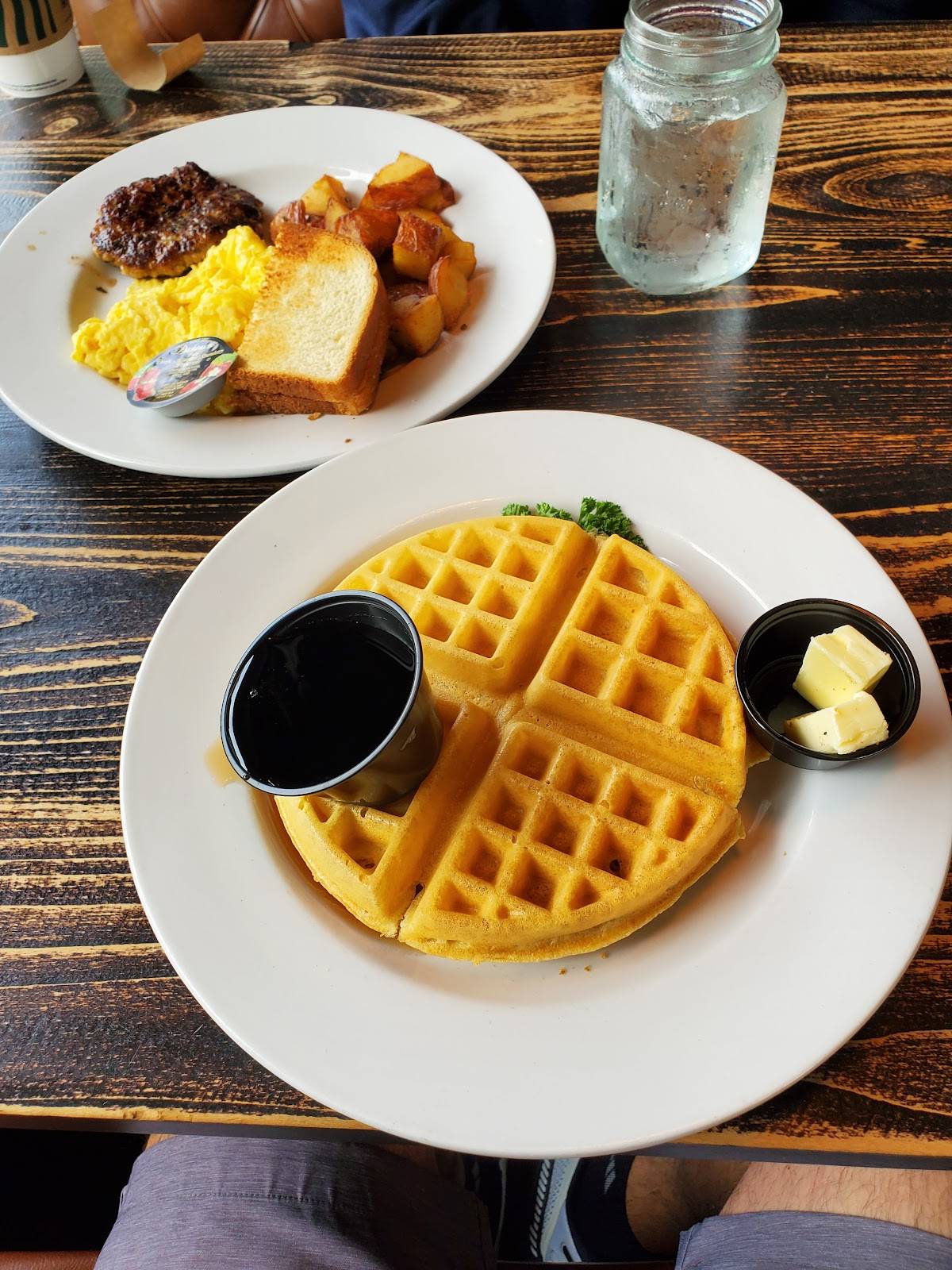 Broderick Roadhouse restaurant in Walnut Creek - photo 4