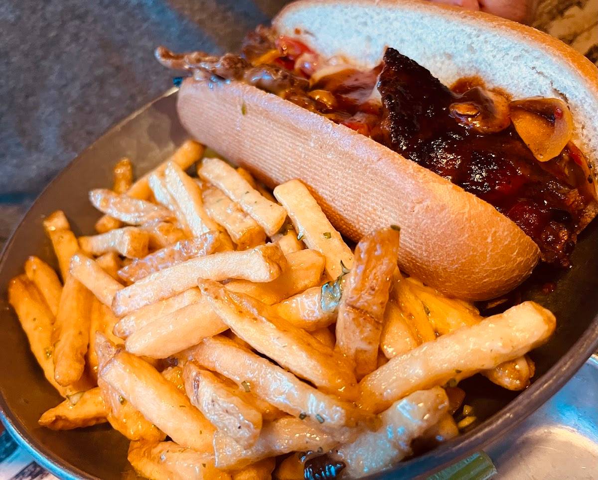 Broderick Roadhouse restaurant in Walnut Creek - photo 7
