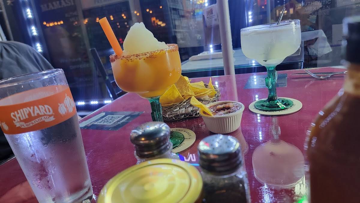 Mamasita Bar & Grill restaurant in New York City - photo 10