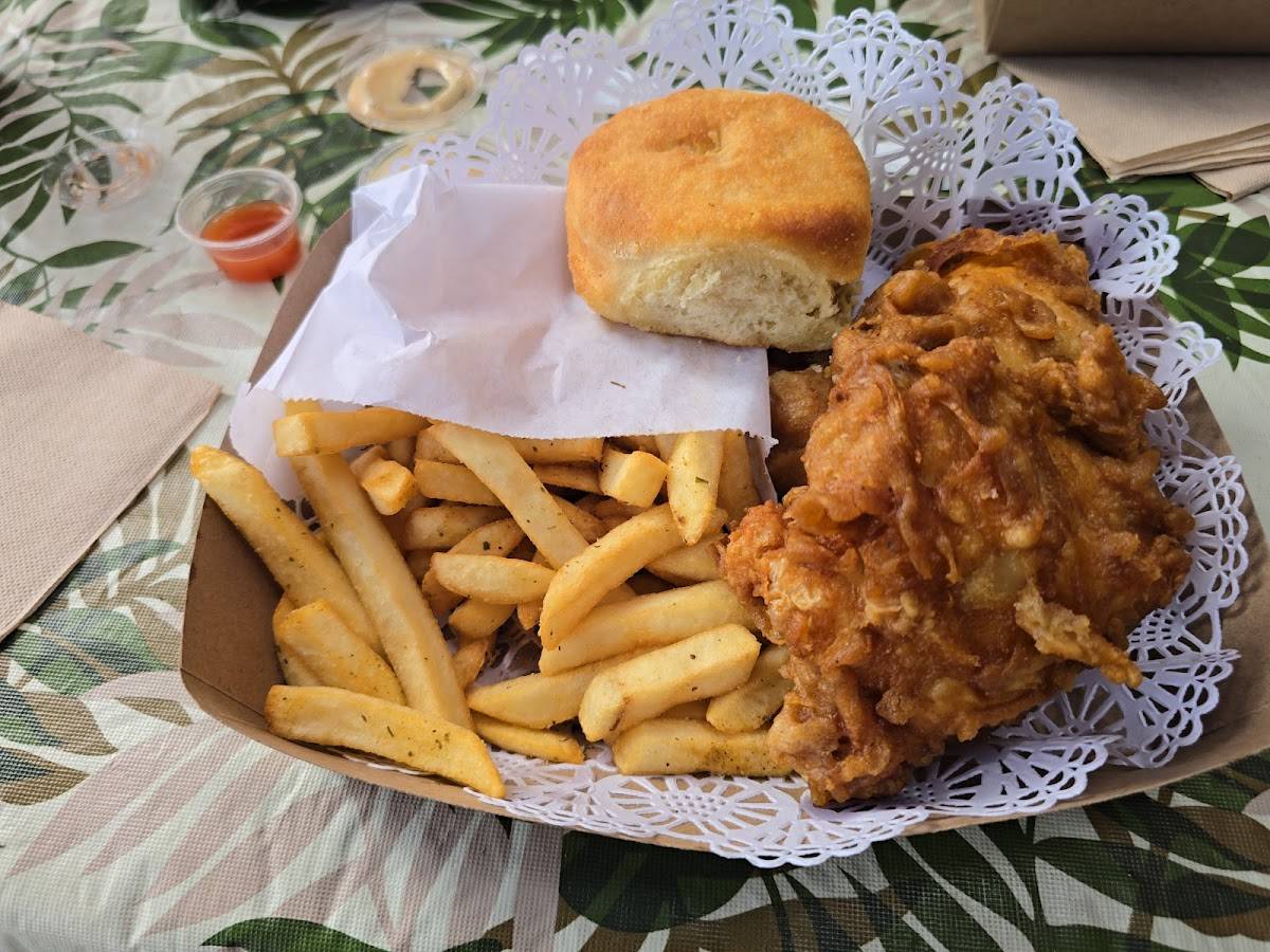 Honey's Kettle Fried Chicken restaurant in Culver City - photo 3