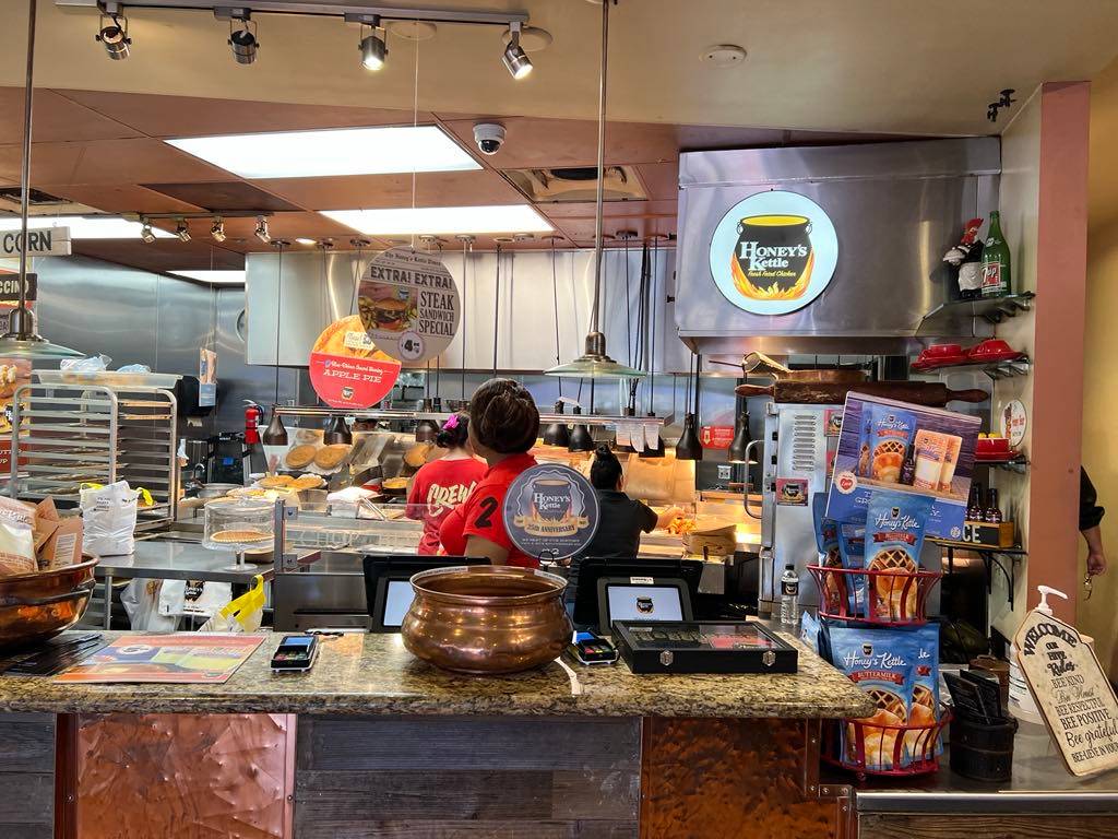 Honey's Kettle Fried Chicken restaurant in Culver City - photo 8