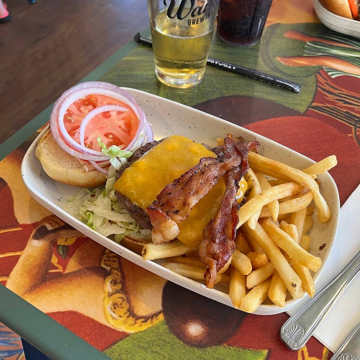 Cheeseburger In Paradise restaurant in Honolulu - photo 7