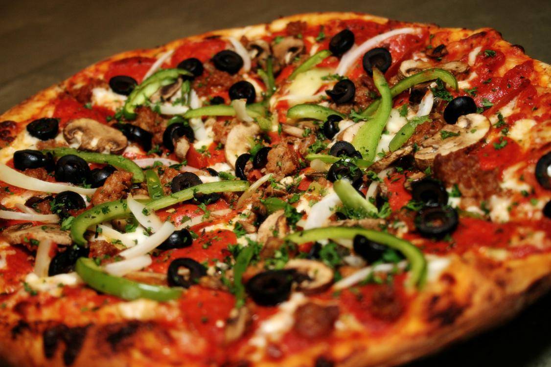Pizanos Pizza restaurant in Reno - photo 2