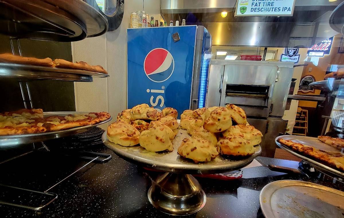 Pizanos Pizza restaurant in Reno - photo 10