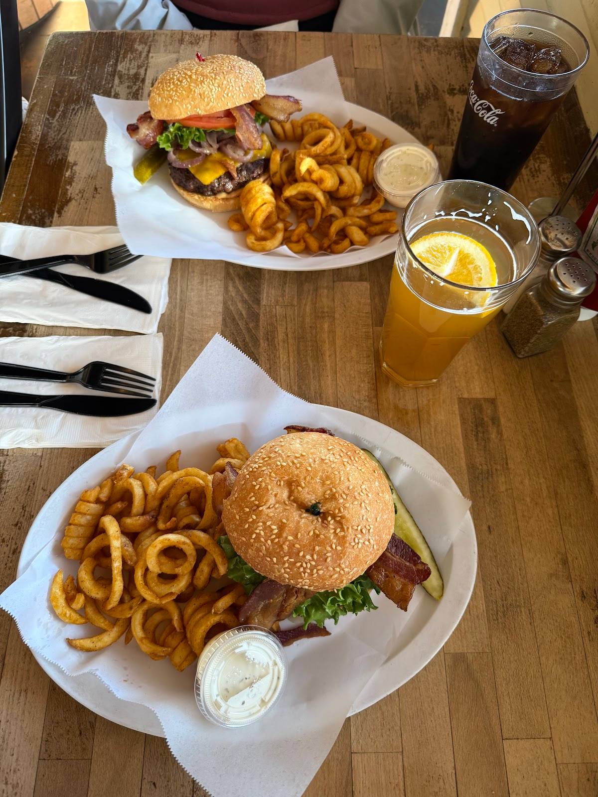 Burgers and Brew restaurant in Davis - photo 6