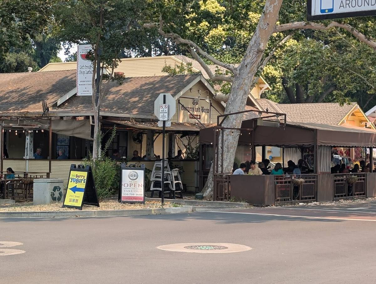 Burgers and Brew restaurant in Davis - photo 9