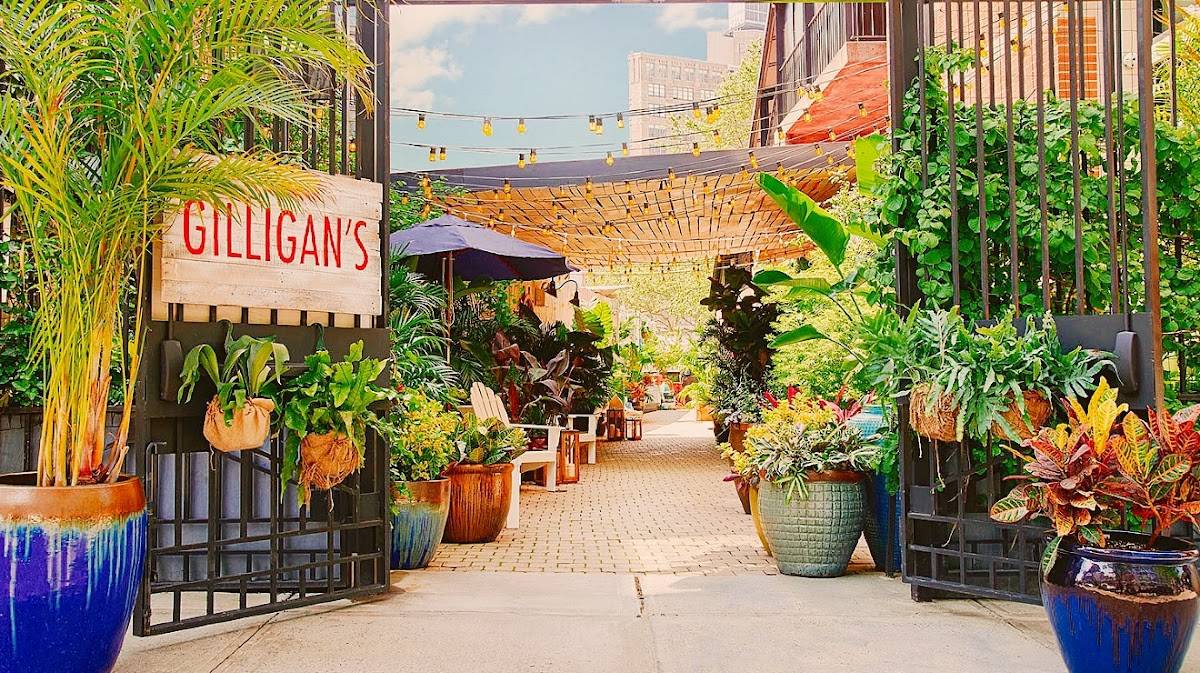 Gilligan's restaurant in New York - photo 4