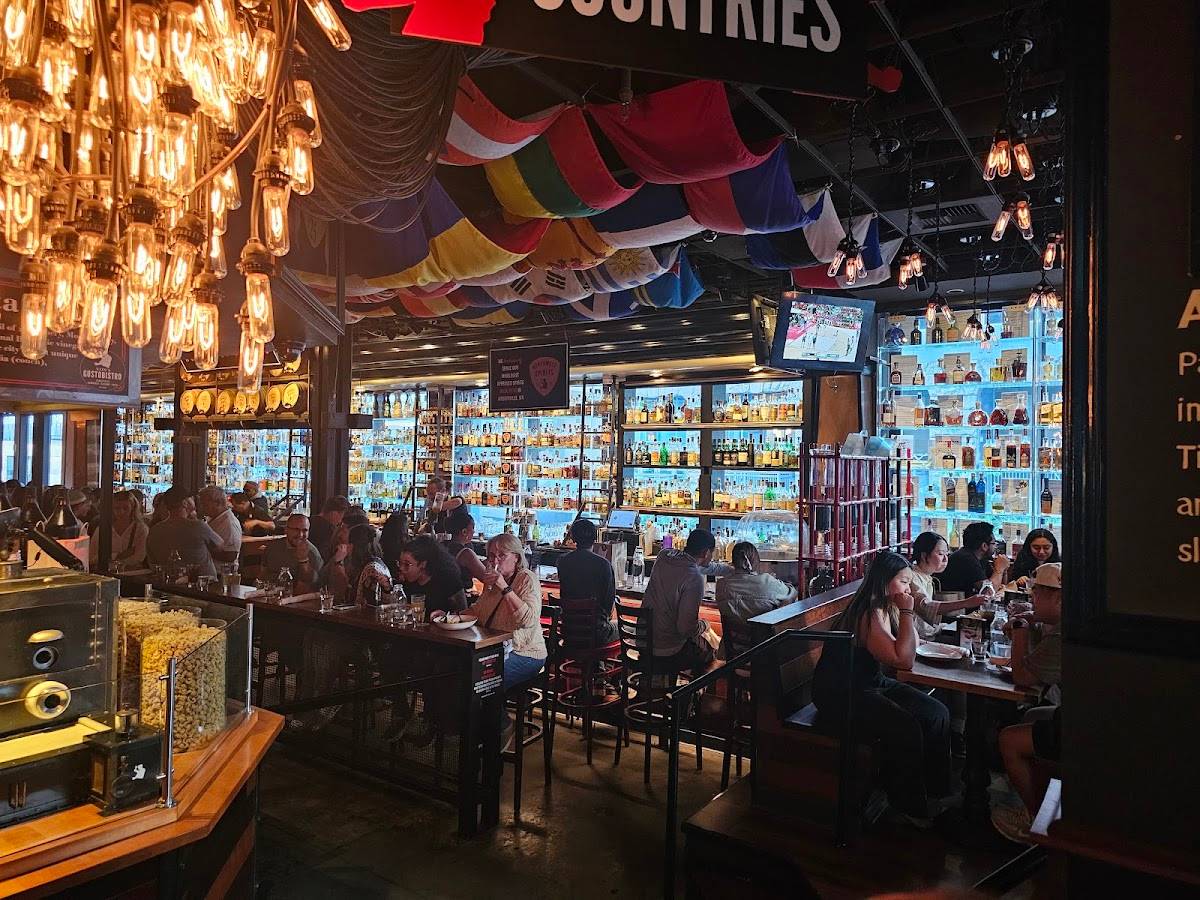Von's 1000Spirits restaurant in Seattle - photo 4