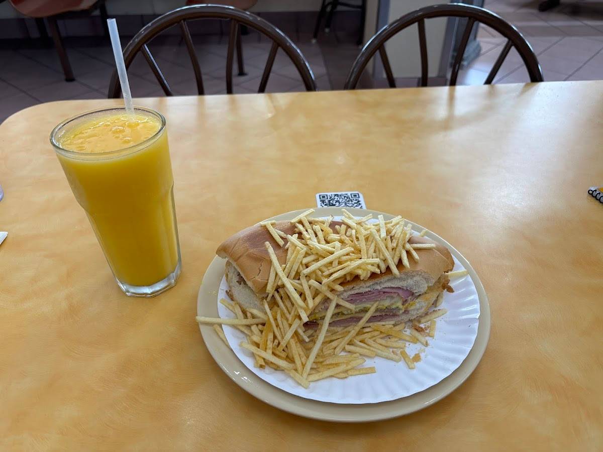 Rey's Pizza restaurant in Miami - photo 2