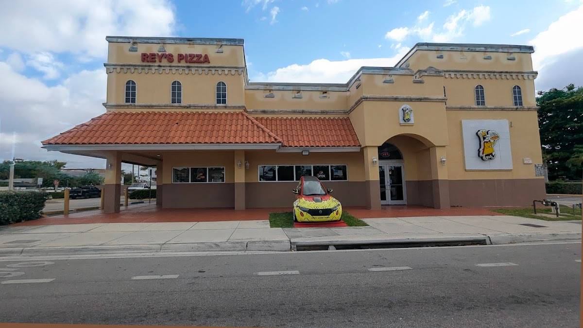 Rey's Pizza restaurant in Miami - photo 4