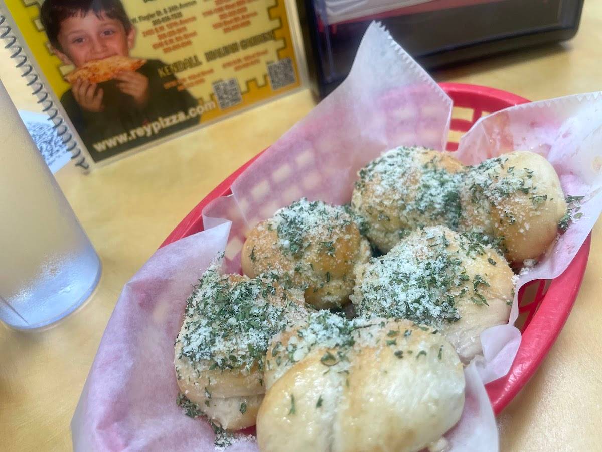 Rey's Pizza restaurant in Miami - photo 10