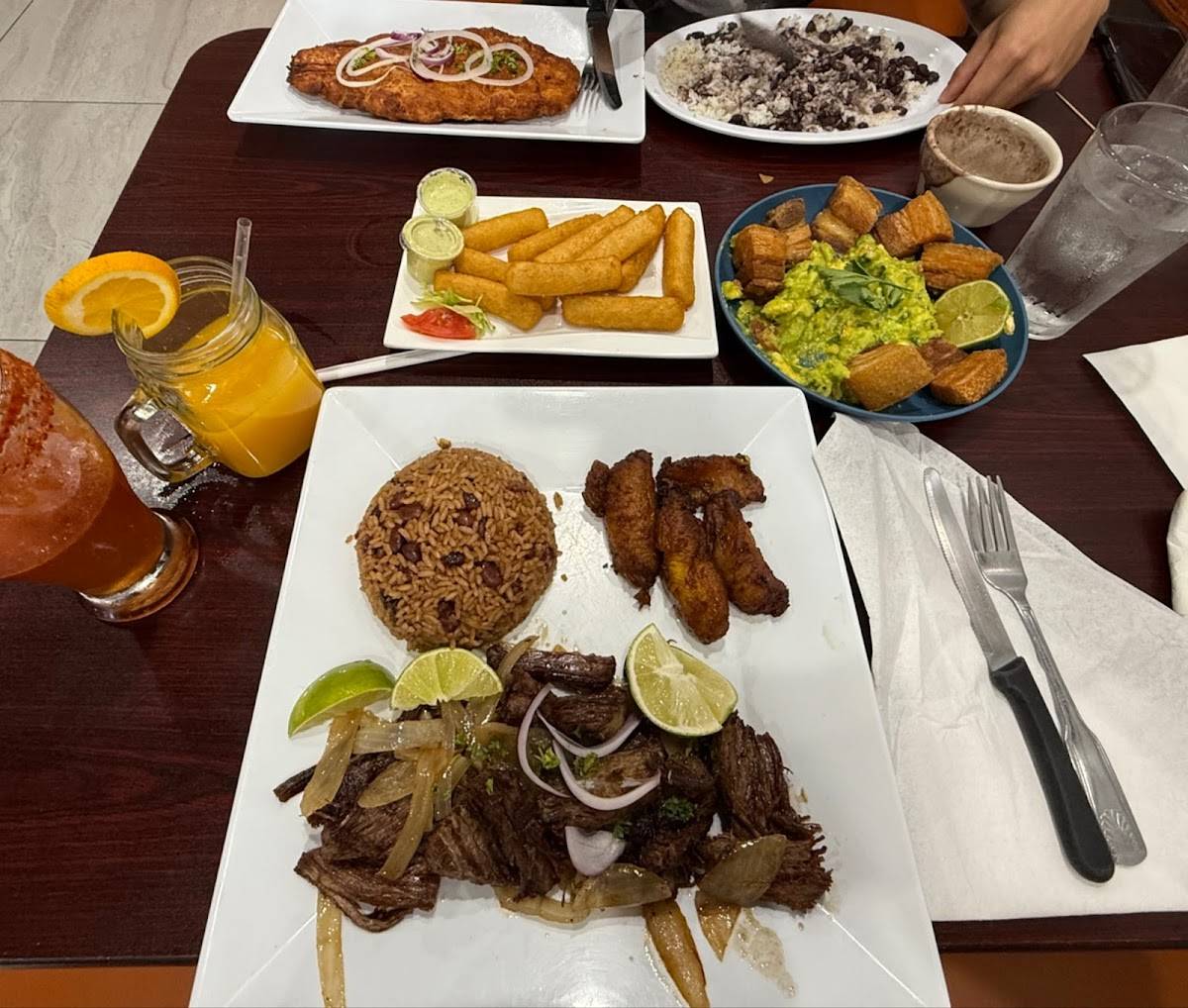 Rinconcito SuperLatinos Cafeteria restaurant in Homestead - photo 2