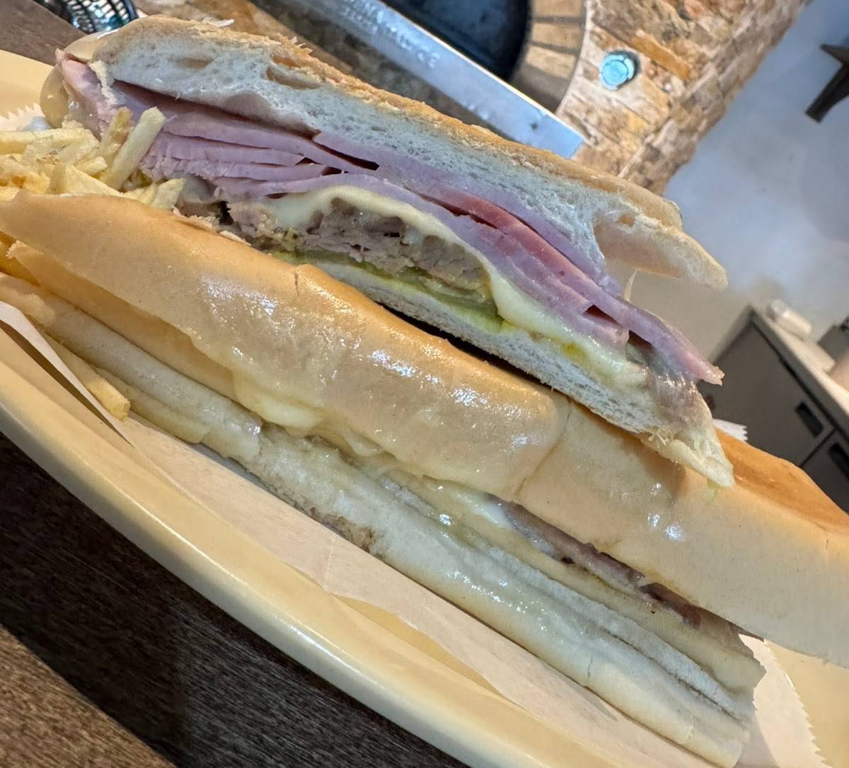 Rinconcito SuperLatinos Cafeteria restaurant in Homestead - photo 7