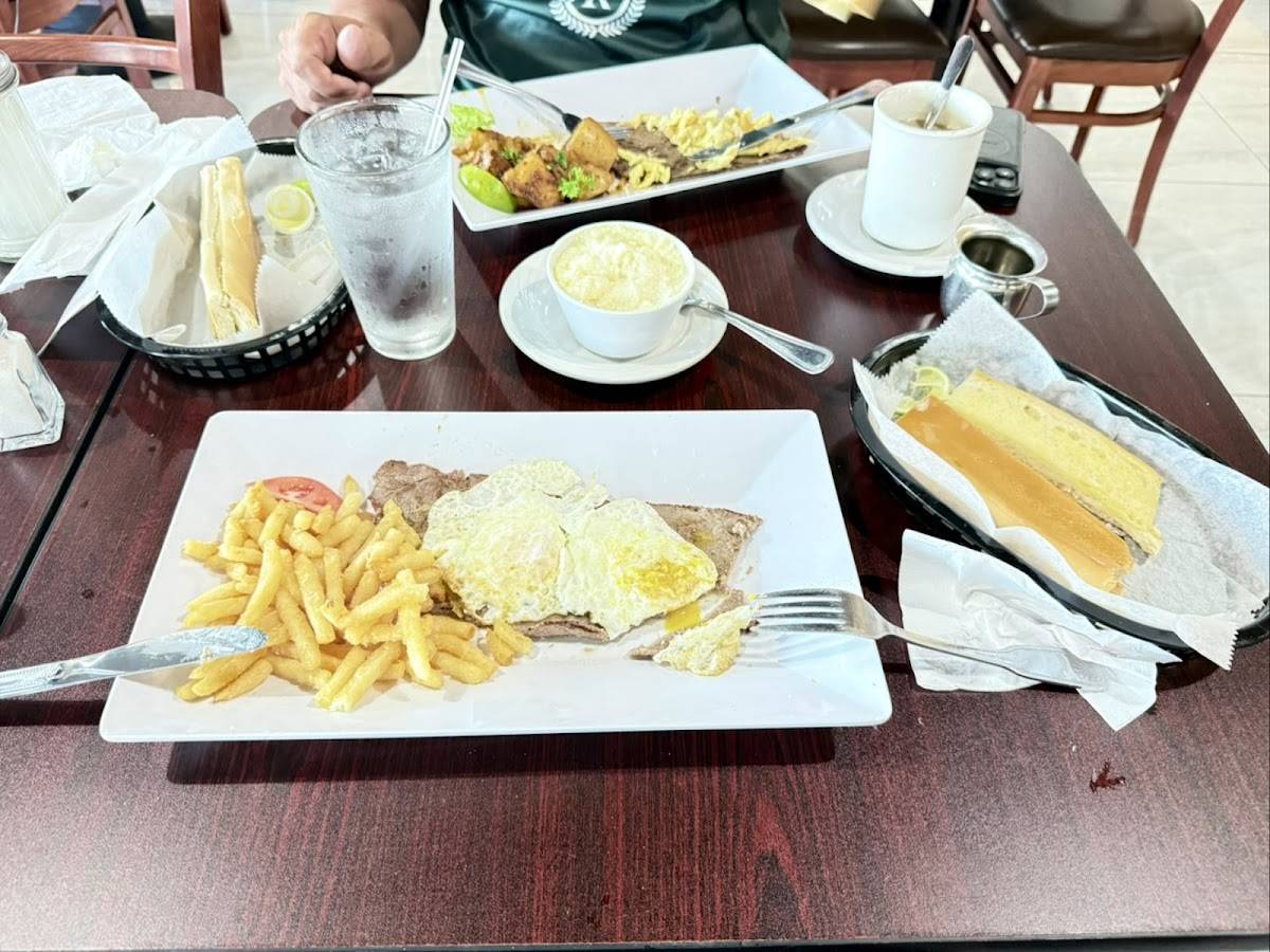 Rinconcito SuperLatinos Cafeteria restaurant in Homestead - photo 9