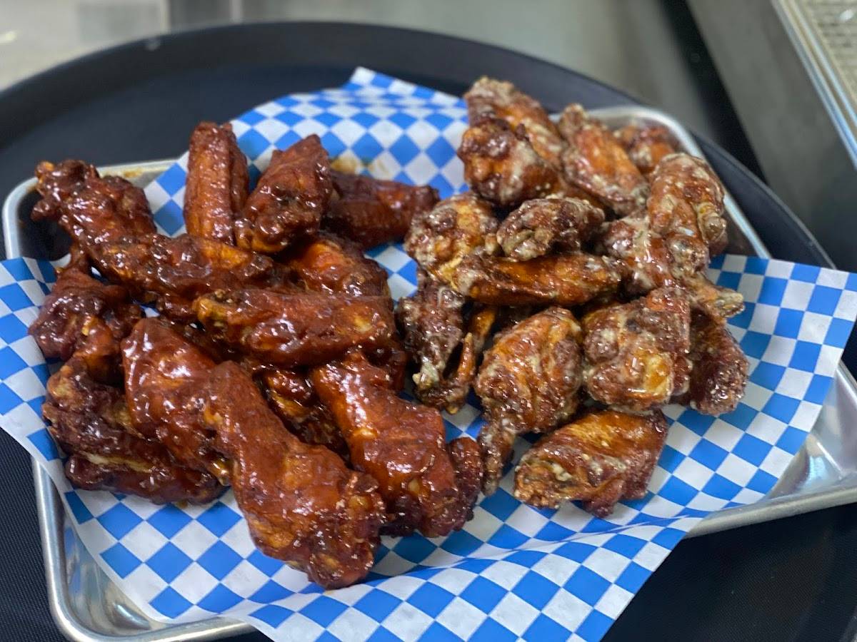 The Wolf Den Bar & Grill restaurant in Reno - photo 4