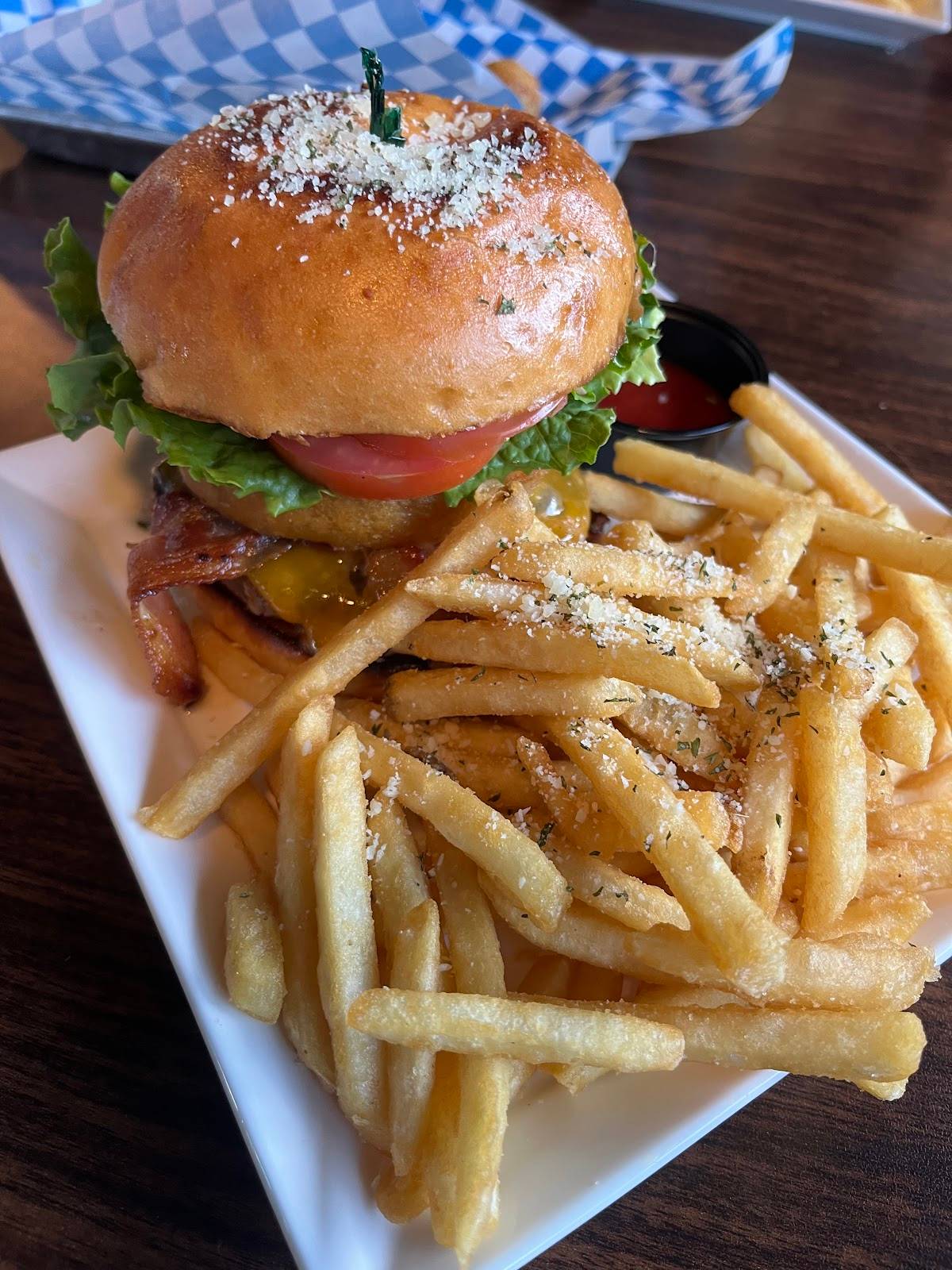 The Wolf Den Bar & Grill restaurant in Reno - photo 5