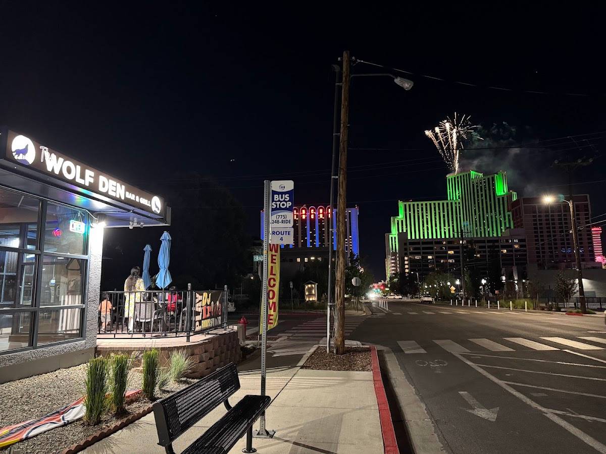 The Wolf Den Bar & Grill restaurant in Reno - photo 6