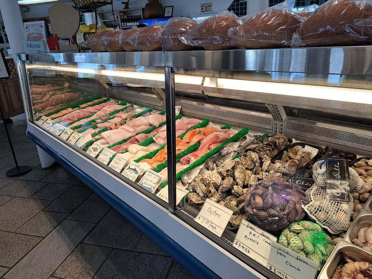 Sea Harvest Restaurant & Fish Market restaurant in Monterey - photo 9