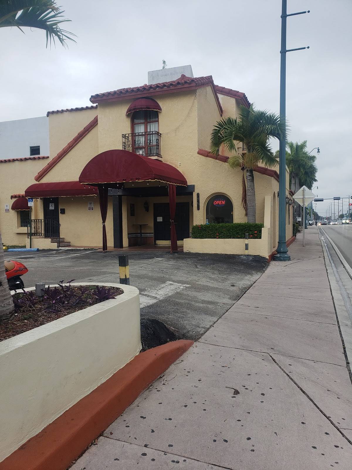 Cava Restaurant restaurant in Coral Gables - photo 7