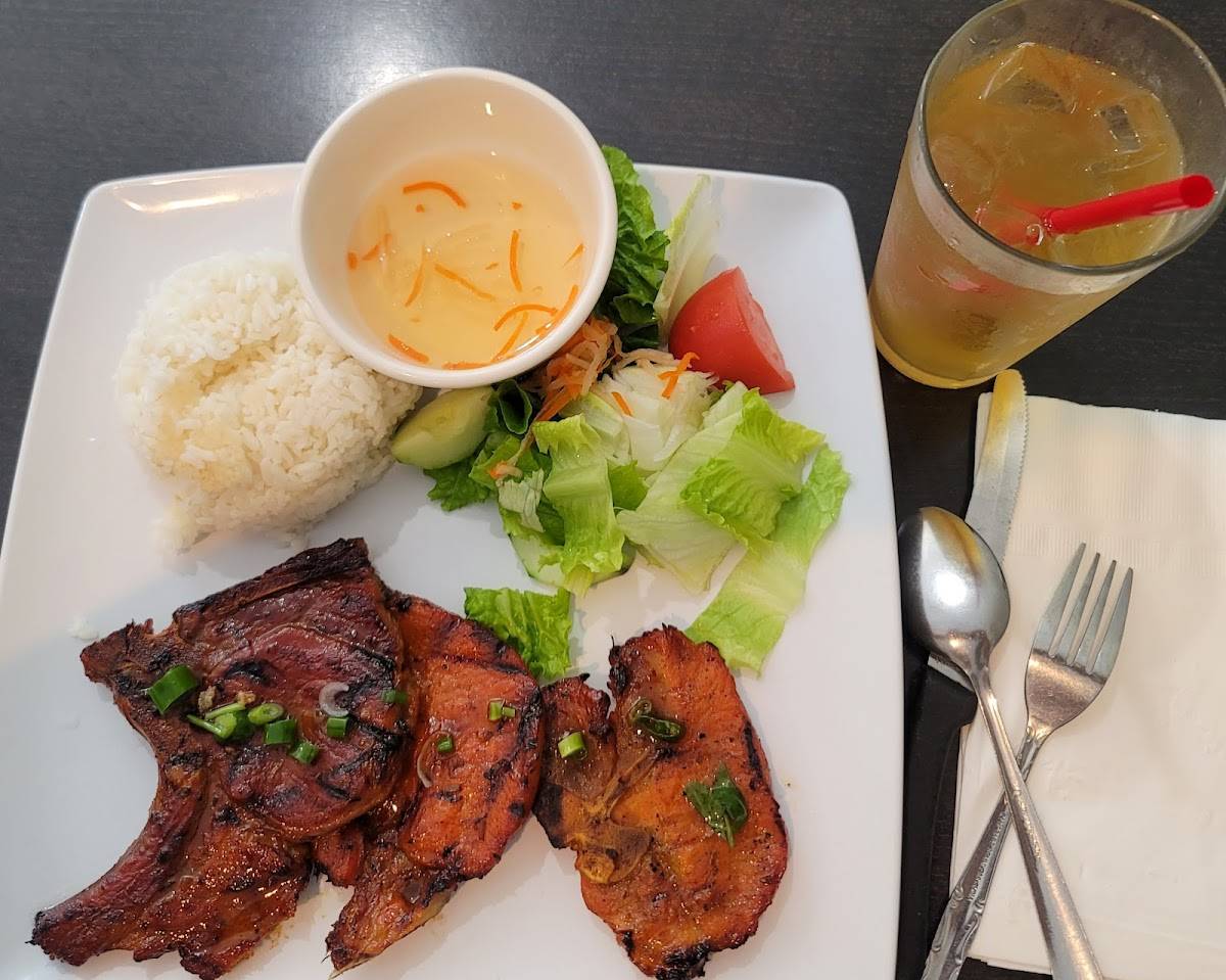 Pho Saigon Bay Restaurant - Photo 2
