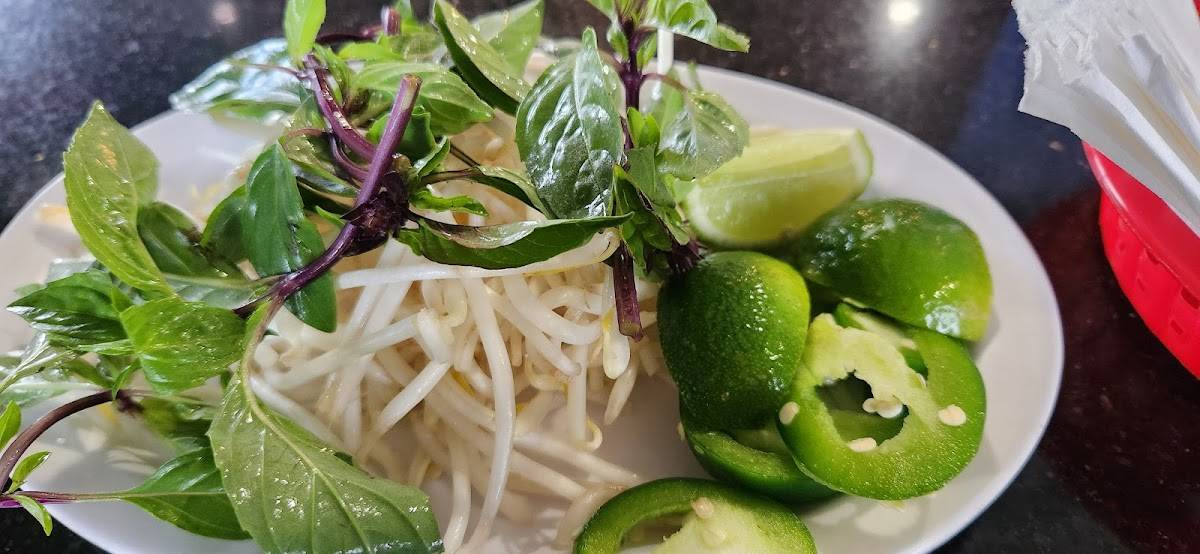 Pho Saigon Bay Restaurant - Photo 10