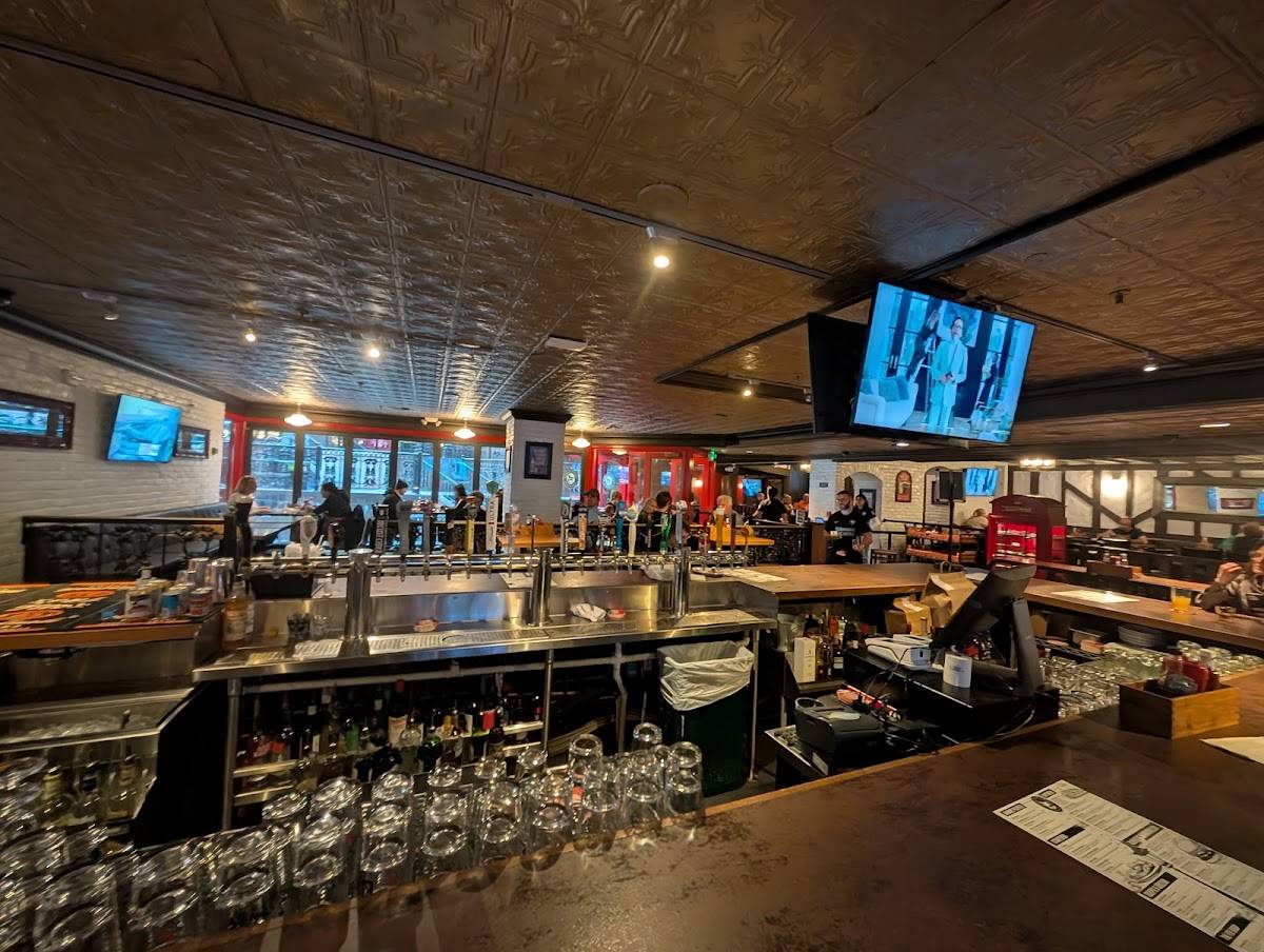 Elephant & Castle restaurant in Seattle - photo 8