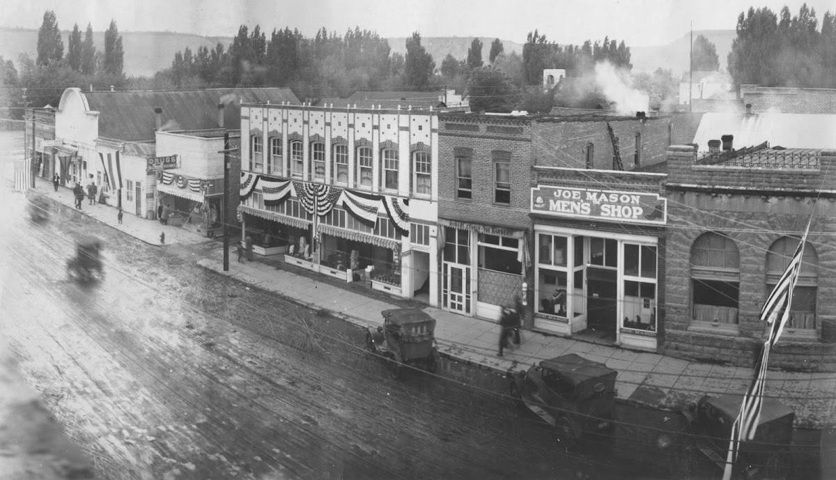 Dad's Place restaurant in Prineville - photo 3