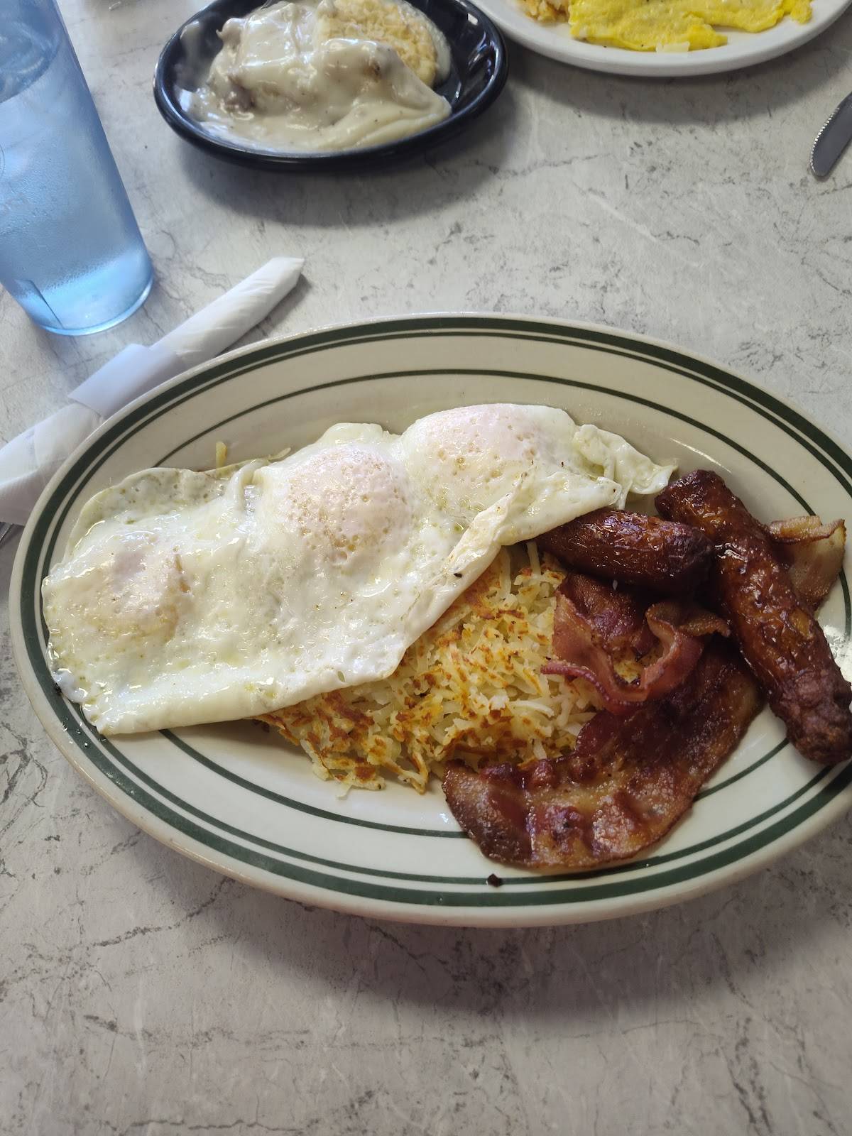Dad's Place restaurant in Prineville - photo 6